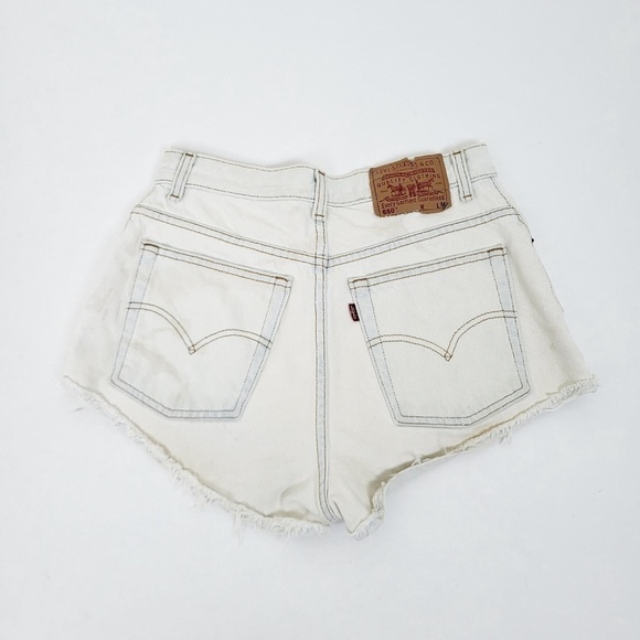 *Free with Purchase* Levi’s Denim Shorts Cut Off's 550 Cheeky Frayed Distressed - Picture 5 of 7